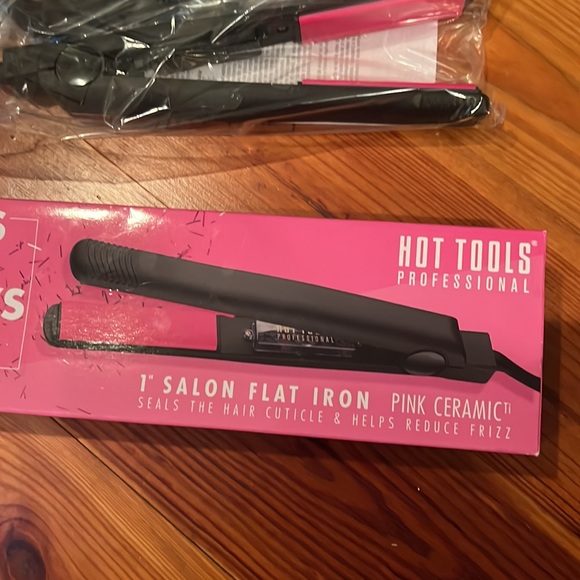 Hot Tools 1” Salon Flat Iron - Picture 3 of 5
